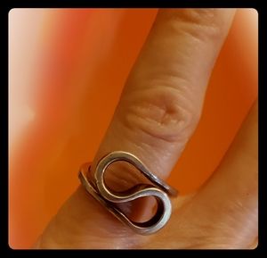 STERLING SWIRL RING